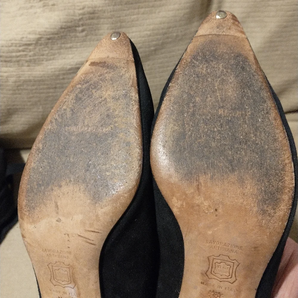 Manolo Blahnik Suede Pumps  38.5